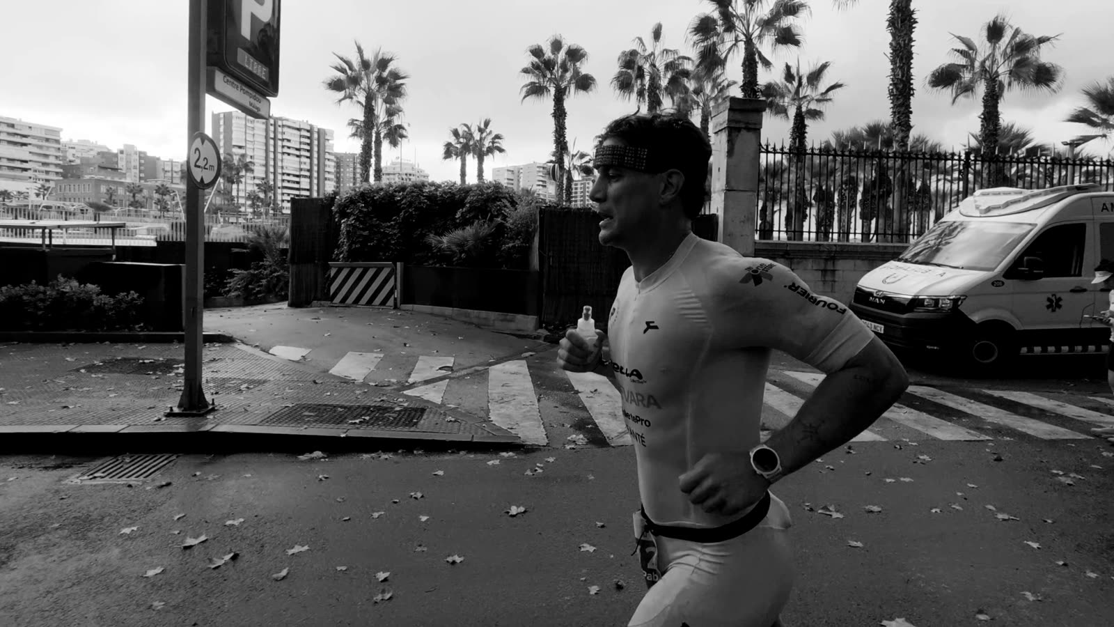 Pablo corriendo por la ciudad